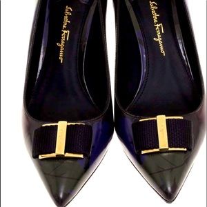 Salvatore Ferragamo Gold Leaf Printed Leather Bow Pumps size 38